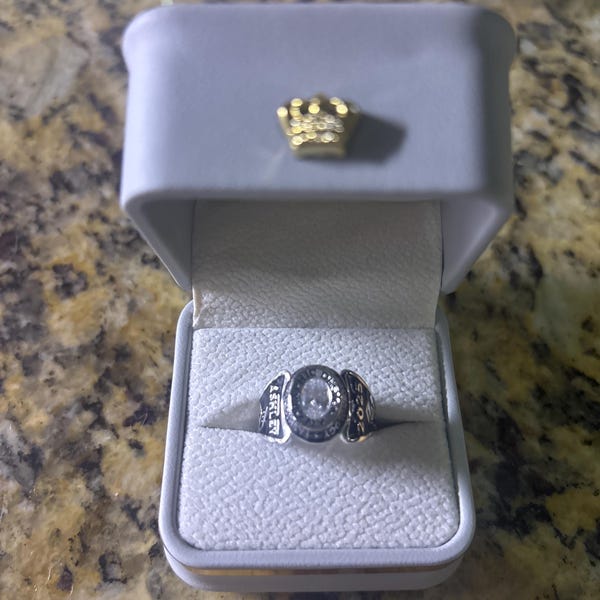 Women's Class Ring Fully Customized for High School and College Grads ...