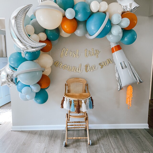 Astronaut Space Balloon Garland Kit – 113 Pieces – Outer Space Theme Birthday Decoration
