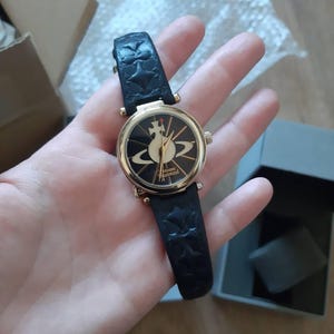 Gucci  9040L  women   Vintage Watch silver  gold stainless strap