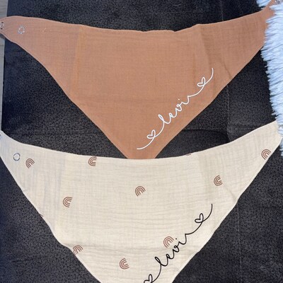 Pride Hundehalstuch – 2 Stück Regenbogen-Bandanas | Mit Love Is Love Aufdruck | Für Hunde & Katzen | Pride Day & CSD