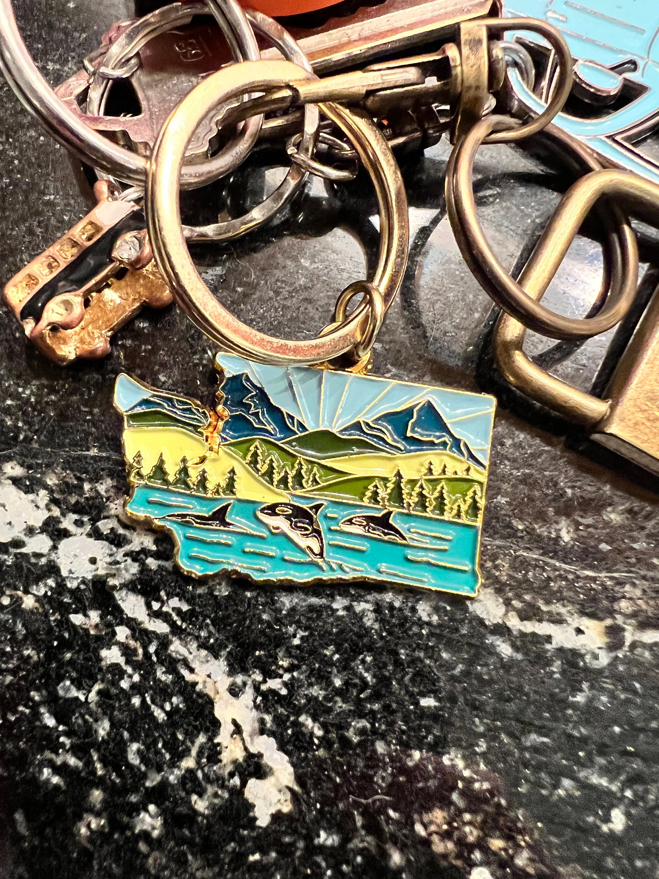 Washington Soft Enamel Keychain | Washington Outline Key Ring | Illustrated State Keychain 1.5&quot;