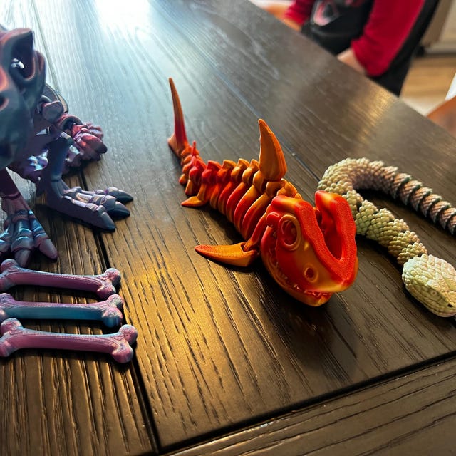 3D Printed Articulated Snake Toy - Glow In The Dark, UV Reactive, Flexible Joints For Desk Decor & Fidget Play
