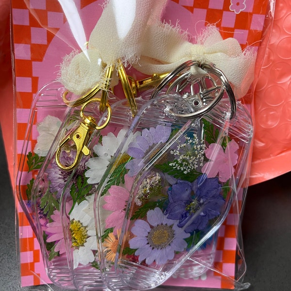 Pressed Powder On Key Chain Pressed Flower Retro Motel Keychain | Custom Keychain | Pressed Flower ...