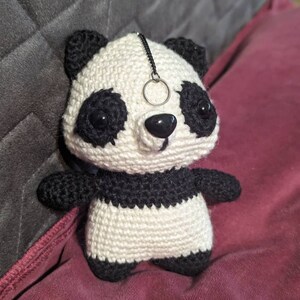 パンダのキーホルダー - かぎ針編みのパターン - パンダのあみぐるみ