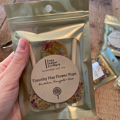 Image showcasing Timothy Hay Flower Pops Oat Free Rabbit Treat / Hamster / Guinea Pig ...