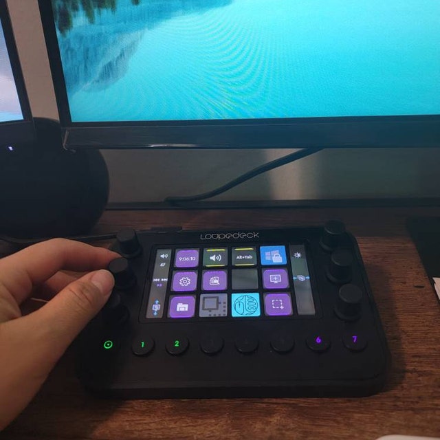 Loupedeck Live / Razer Stream Stand - Etsy