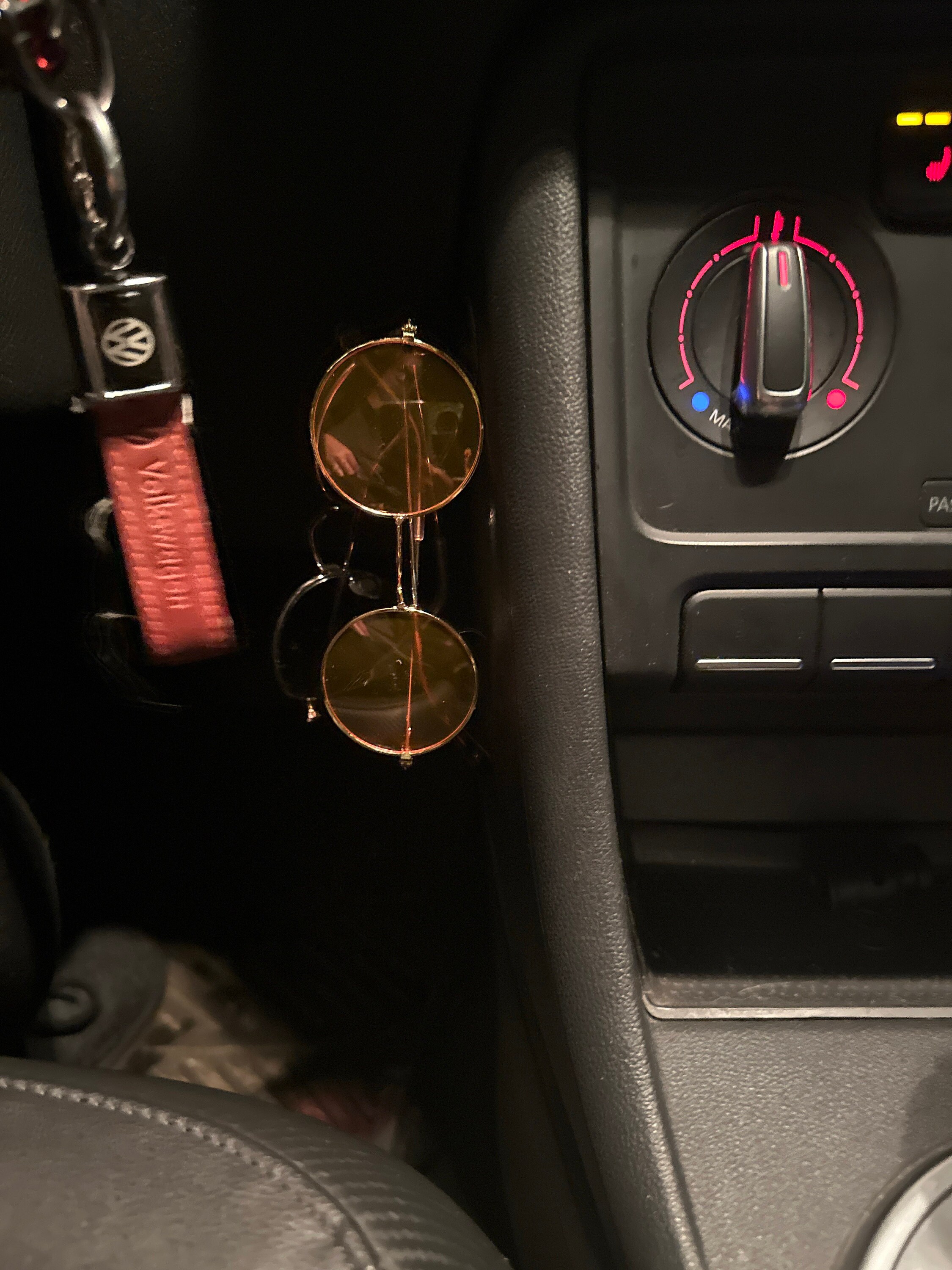 Sonnenbrillenhalter für Auto, Wand, Schreibtisch, Büro, LKW | Autozubehör | Büro-Wandzubehör | Schulanfangslehrer | Schneller Versand