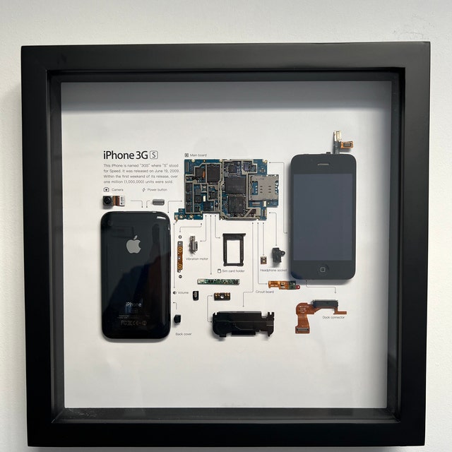 GRID STUDIO iPhone 3G アートパネル iPhone 3G stripped-down and turned into Apple wall art | The