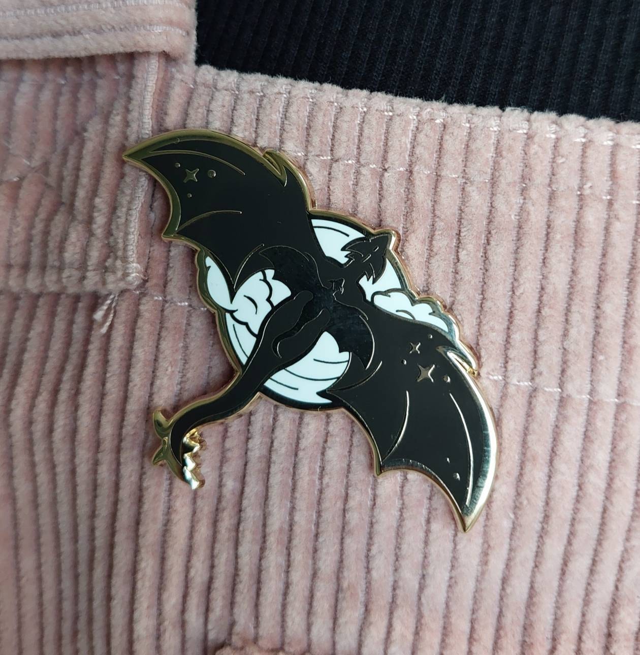 Fourth wing pins