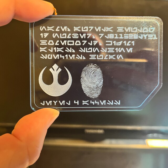 スター・ウォーズ」純度99.99％の純金年賀カードが98,000円で