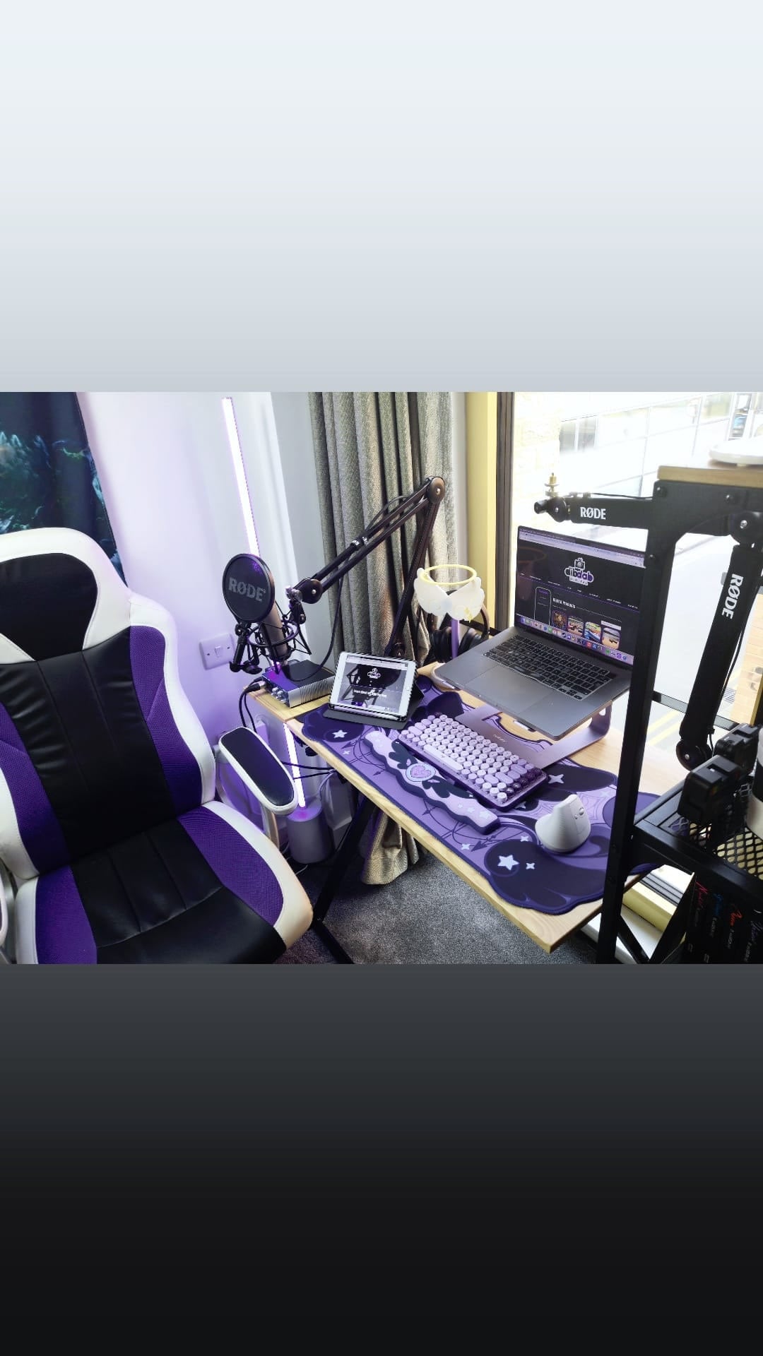 Angel Wings Headphone Stand - Elevate Your Desk Setup with Some Charm