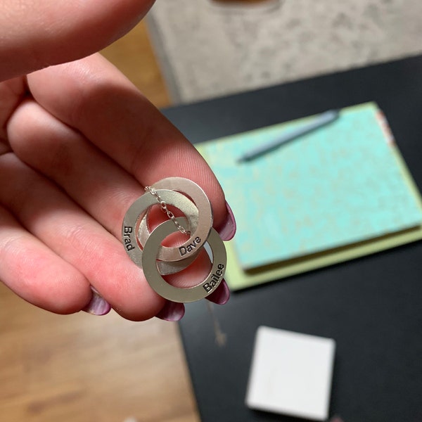 Custom Family Necklace • Personalized Linked Circle Necklace ...