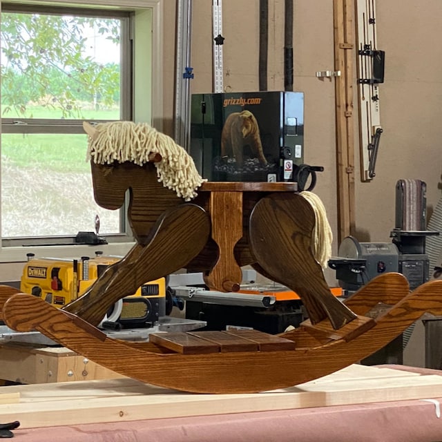 Crinière de cheval à bascule faite de vrais crins de cheval