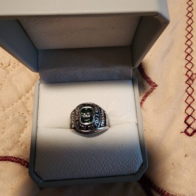 Women's Class Ring Fully Customized for High School and College Grads ...