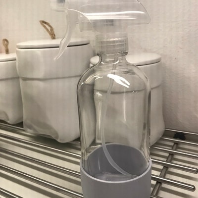 GLASS SPRAY BOTTLE 16 Oz Clear Bottle With Protective Silicone Sleeve ...