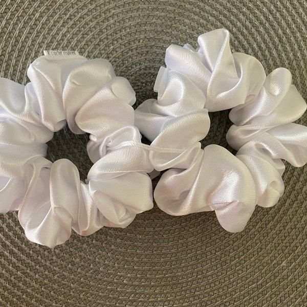 SCRUNCHIE WHITE