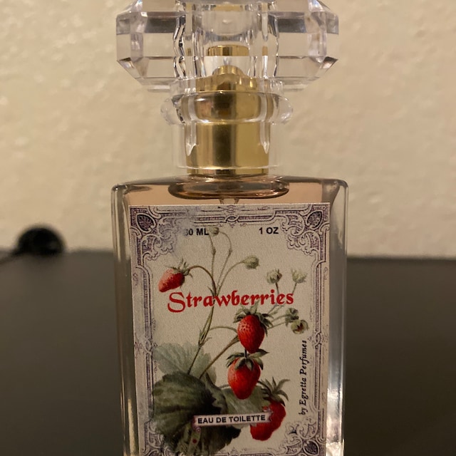 Strawberry Perfume Sweet, Slightly Sour Strawberry Pulp Flavor Fragrance  Maker Lucky Strawberry Fall Perfume for Women Christmas Gifts 