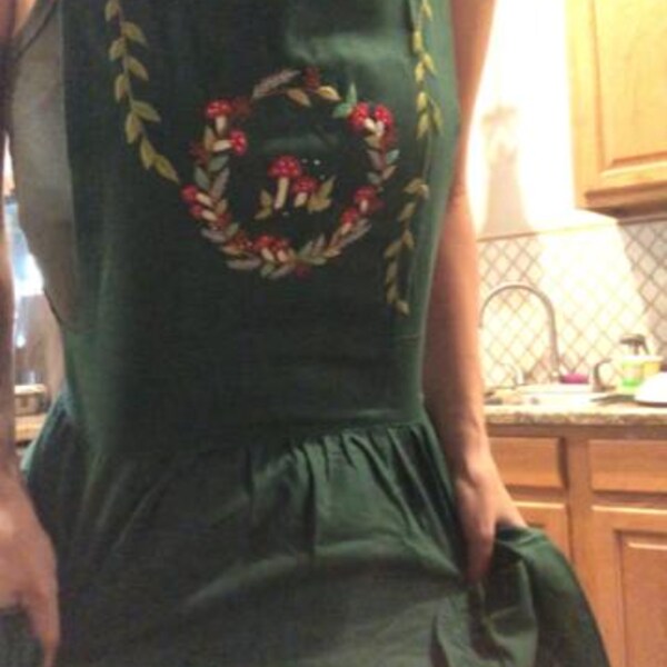 Elegant Brown Poplin Apron with Hand-Embroidered 'Felestenea Moadalla