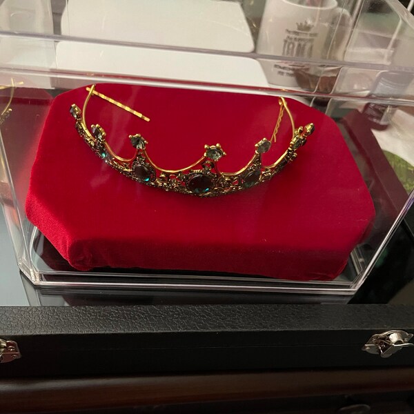 Tiara Display 8x6x5