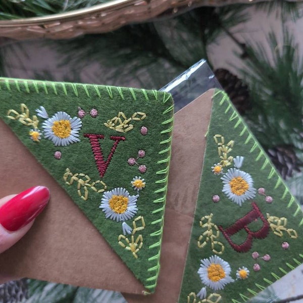 Personalized Hand Embroidered Corner Bookmark 26 Letters and 4 Seasons ...