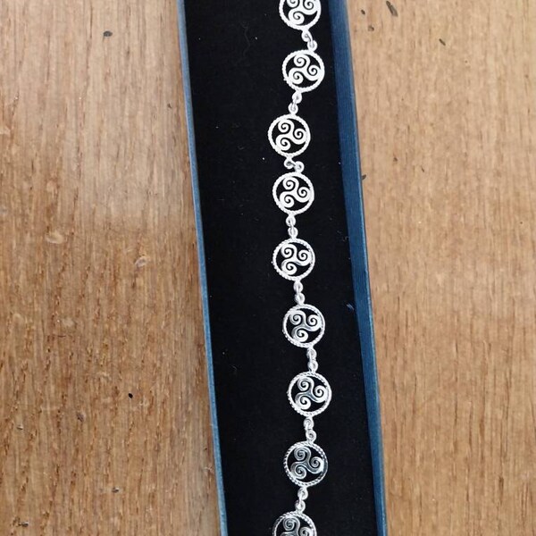 Pendentif Vintage Avec Personnage Et Fleur De Lys - Bijou Occasion - Référence 138-19/A1-33