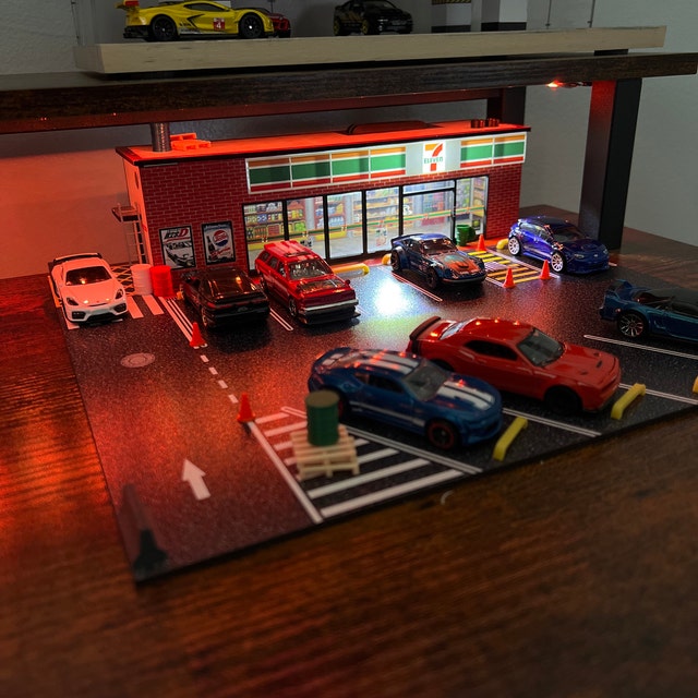 For 1:64 Scale Diecast Cars 7/11 Diorama Grocery and Parking Lot