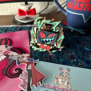 ハズビン ホテル - Vox & Valentino エナメル ピンバッジ - Etsy 日本