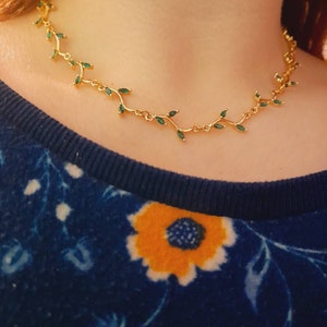 Delicate green leafy vine choker necklace, Simple bridal regal coquette choker, Gold fairycore floral necklace, Regency old money jewlery