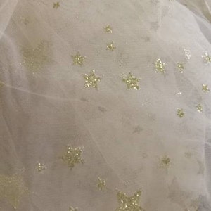Tela de tul con encaje de champán y estrellas doradas con ...