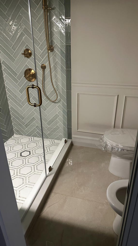 Cristian S.'s after project images usingThassos White Hexagon Mosaic Combination w/ Ming - Green 5x5”