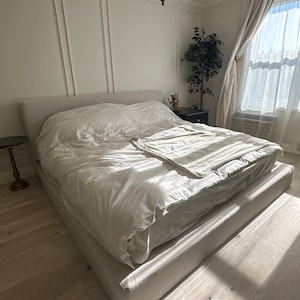 Conjunto Ultra: Estructura de cama y cabecero tapizados y acolchados. Cama  moderna y minimalista de perfil bajo. -  España