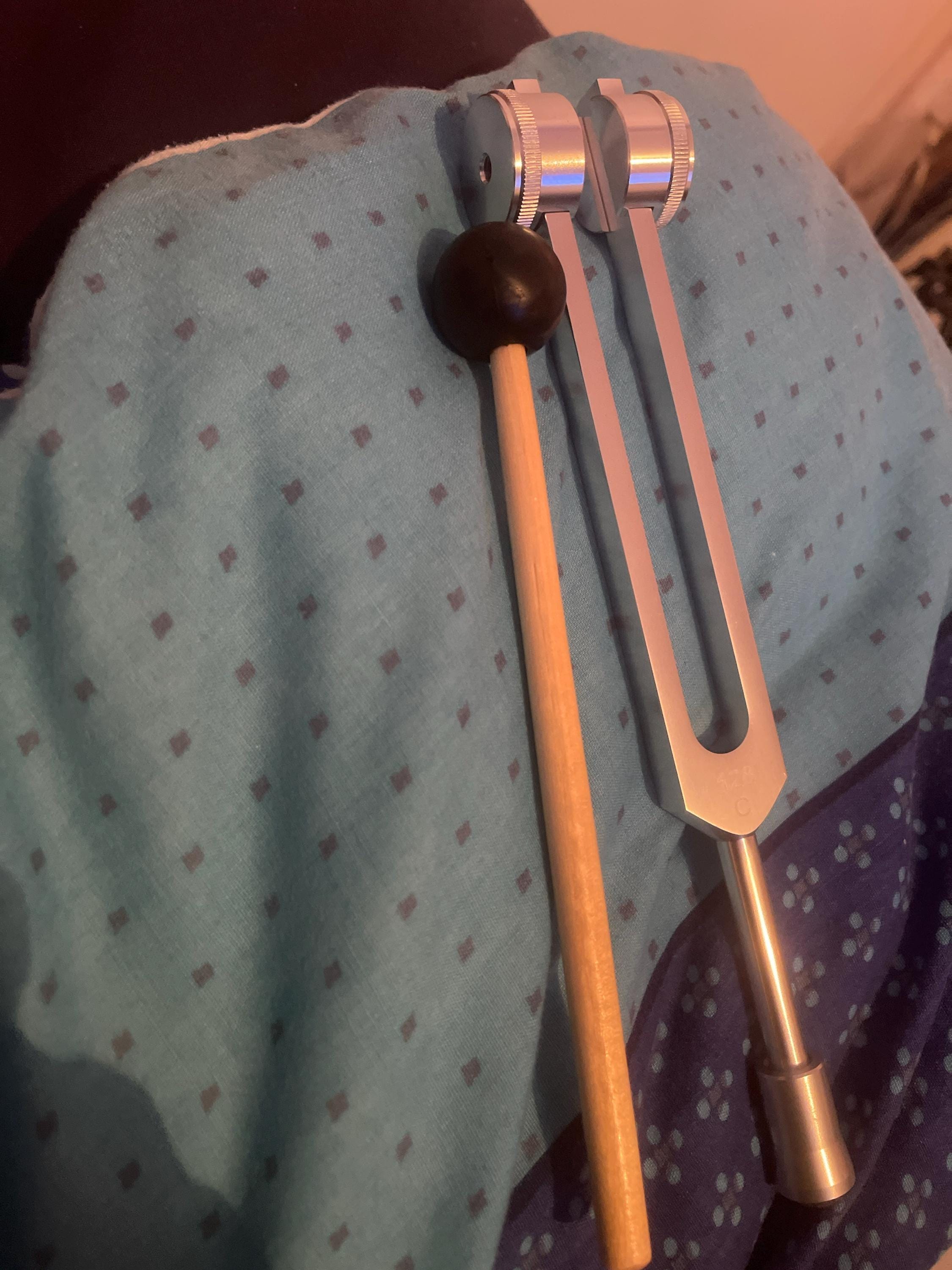 128 Hz Weighted Tuning Fork with 1pc Gem Foot, 128Hz Tunging Fork Rose Quartz Gem Boot