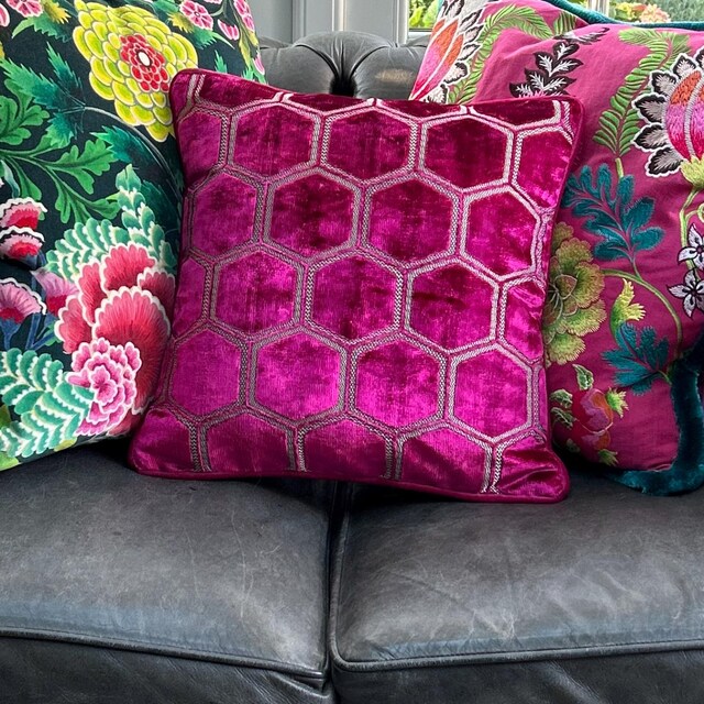 Designers Guild - Manipur - Fuchsia - Stylish Hexagonal Geometric