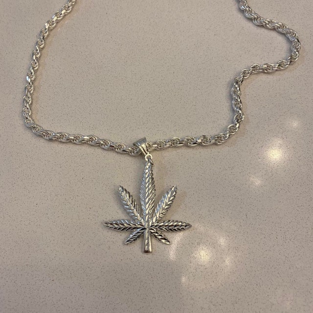 大麻 マリファナ リーフ ダイヤモンド カット チャーム ペンダント