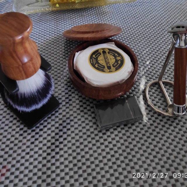 Harry's Maquinillas de afeitar para hombre: el kit de afeitado incluye un  mango de afeitar para hombre, 3 recambios de cuchilla, funda de viaje y gel