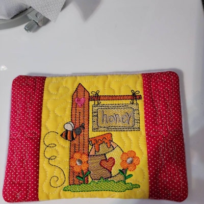 Bee Honey Pot Sketch COMPLETELY in the Hoop Mug Rug Design Coffee 5x7 ...