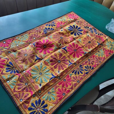 Tenture Murale Indienne Gujarati - Textile Boho Banjara - 100% Coton - 1,3 X 1,3 Pieds