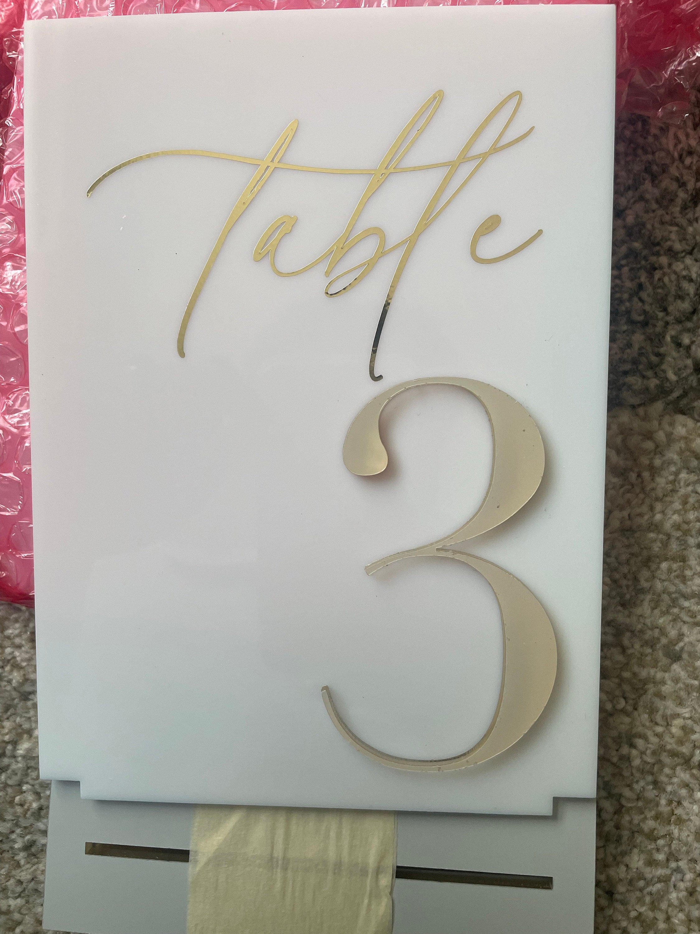 Tischnummern für Hochzeiten - Weiße Acryl-Tischschilder mit 3D-Goldspiegel - Tischdekoration für Hochzeiten - Tischnummern mit Ständern - Tischdekoration für Hochzeiten