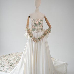 custom embroidered dresses with superior quality Newest Floral Evening Dresses Embroidery 3/4 Long Sleeves Ruched Ruffles  Sweep Train Formal Prom Dress Custom Made Chic A-line Party Dress