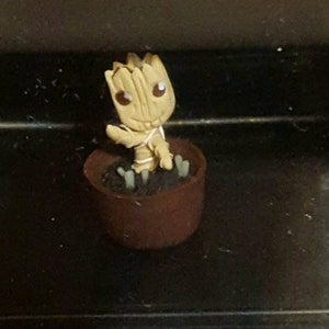 ZEshops Mini Groot Figurine Miniature Model Home Accessories Decompression  Artefact Kids (Bird Nest Model)