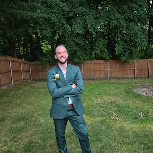 Menista  Suit Premium Three Piece Green Mens Suit for Wedding, Engagement, Prom, Groom wear and Groomsmen Suits