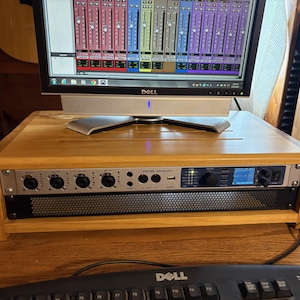 2U スタジオラック | 奥行き12インチ | 無垢材 | カスタマイズ可能