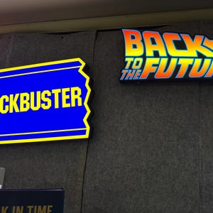 バック・トゥ・ザ・フューチャー（BTTF）ロゴ LED ライトボックス | 調