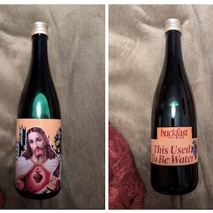 Acqua Toccata Da Gesù Frase Divertente Con Vino Adesivi Murali - Foto 10