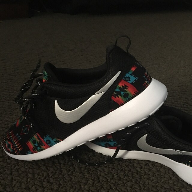 aztec nike roshe