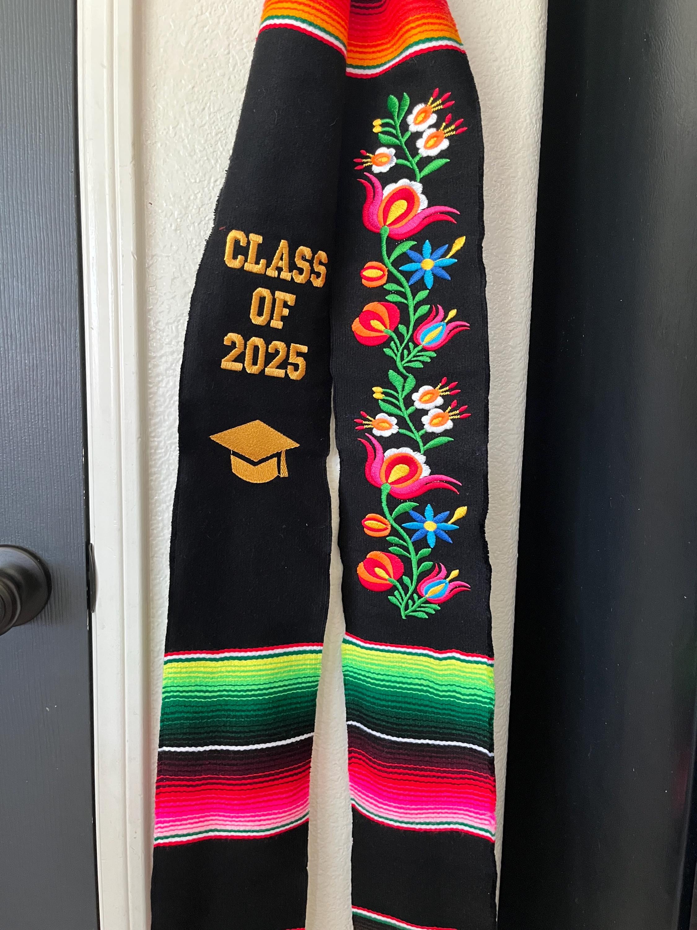 Mexikanische Abschlussstola mit Serape, bestickt mit Blumen. Abschlussstola. Mexikanische Abschlussstola. Abschlussjahrgang 2025. Personalisierte Stola.