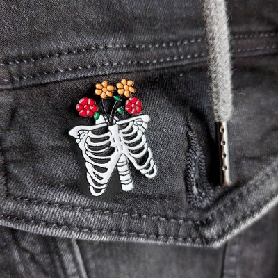 Skull Pin Halloween Enamel Pin Anime Enamel Pins Enamel Pins - Etsy