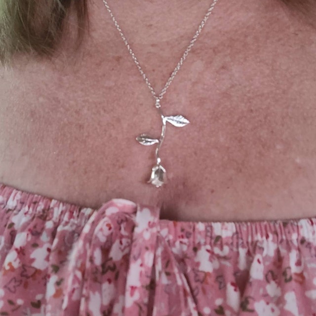 ネックレス・ペンダント AE ROSE NECKLACE MINI SILVER Silver Rose Necklace, Rose Pendant, Personalized