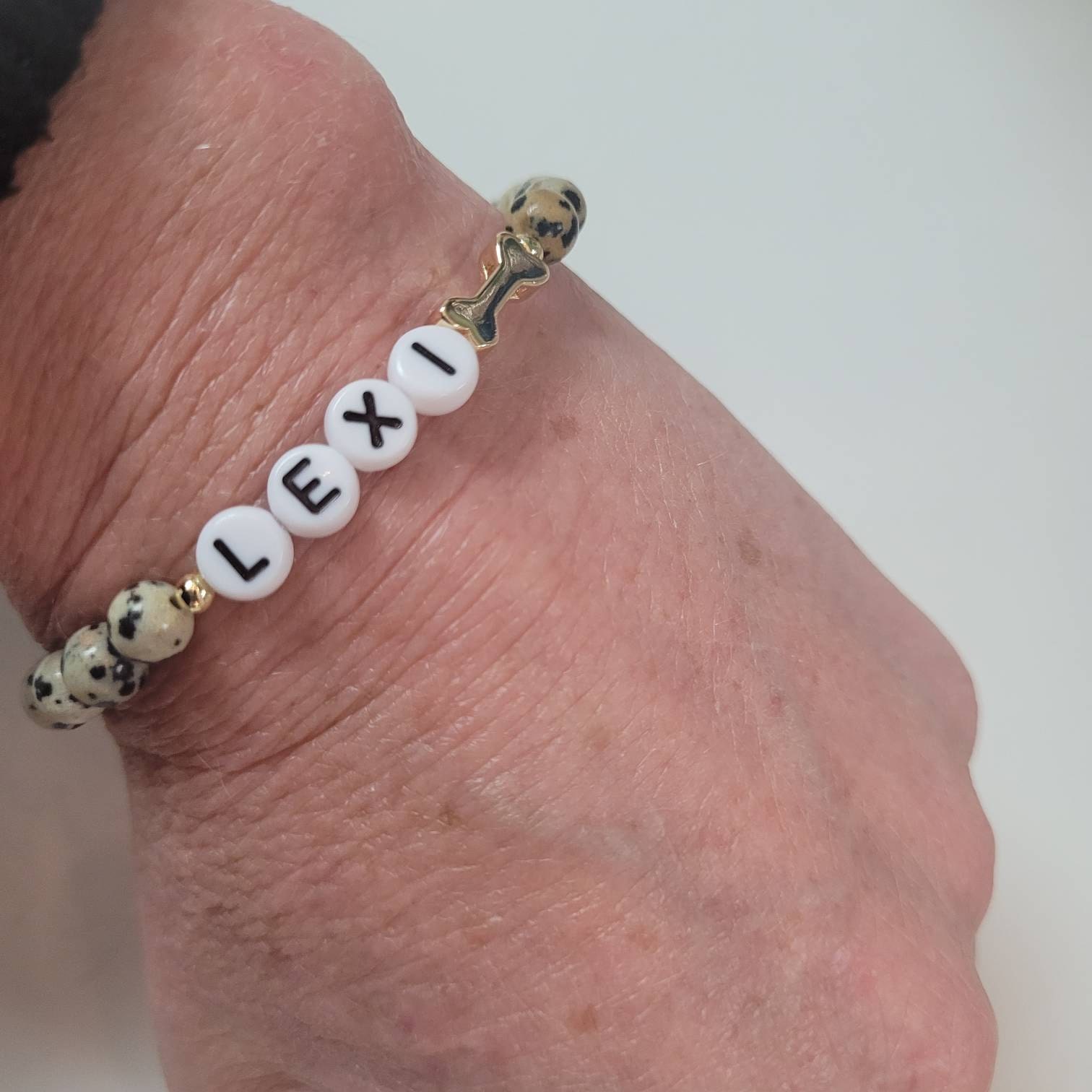 Personalized Pet Name Bone Bracelet with Beads, Gold Bone Bracelet, Stretch Chain, Pet Memorial Jewelry, Gift for Dog Mom/Pet Lovers