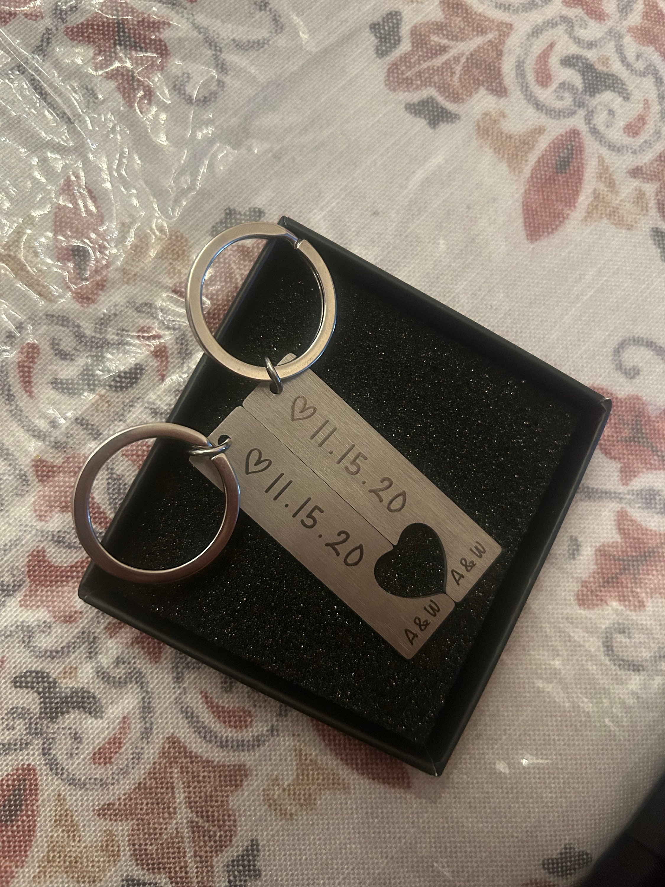 Benutzerdefinierte Paar Keychain Personalisierte Geschenk Für Freund Freundin Passenden Schlüsselanhänger Jahrestag Geschenke für Freund Valentinstag Geschenke